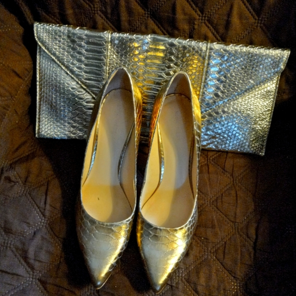 Woman's gold dress shoes